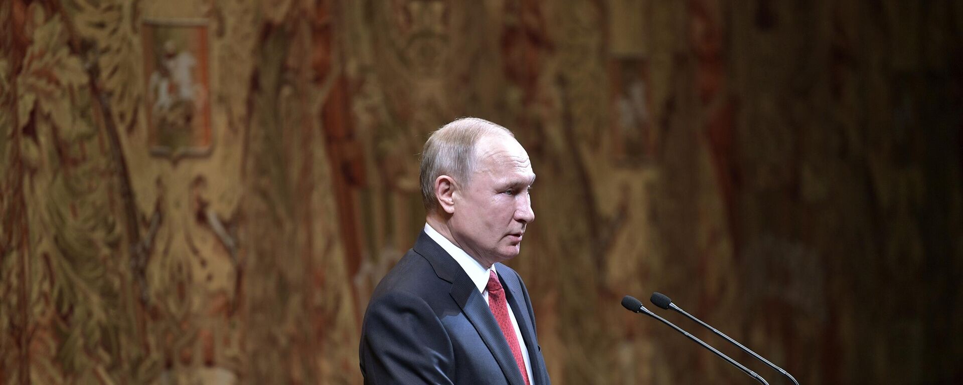 Vladímir Putin, presidente de Rusia, participa en una noche de gala para celebrar el Año Nuevo  - Sputnik Mundo, 1920, 17.10.2025