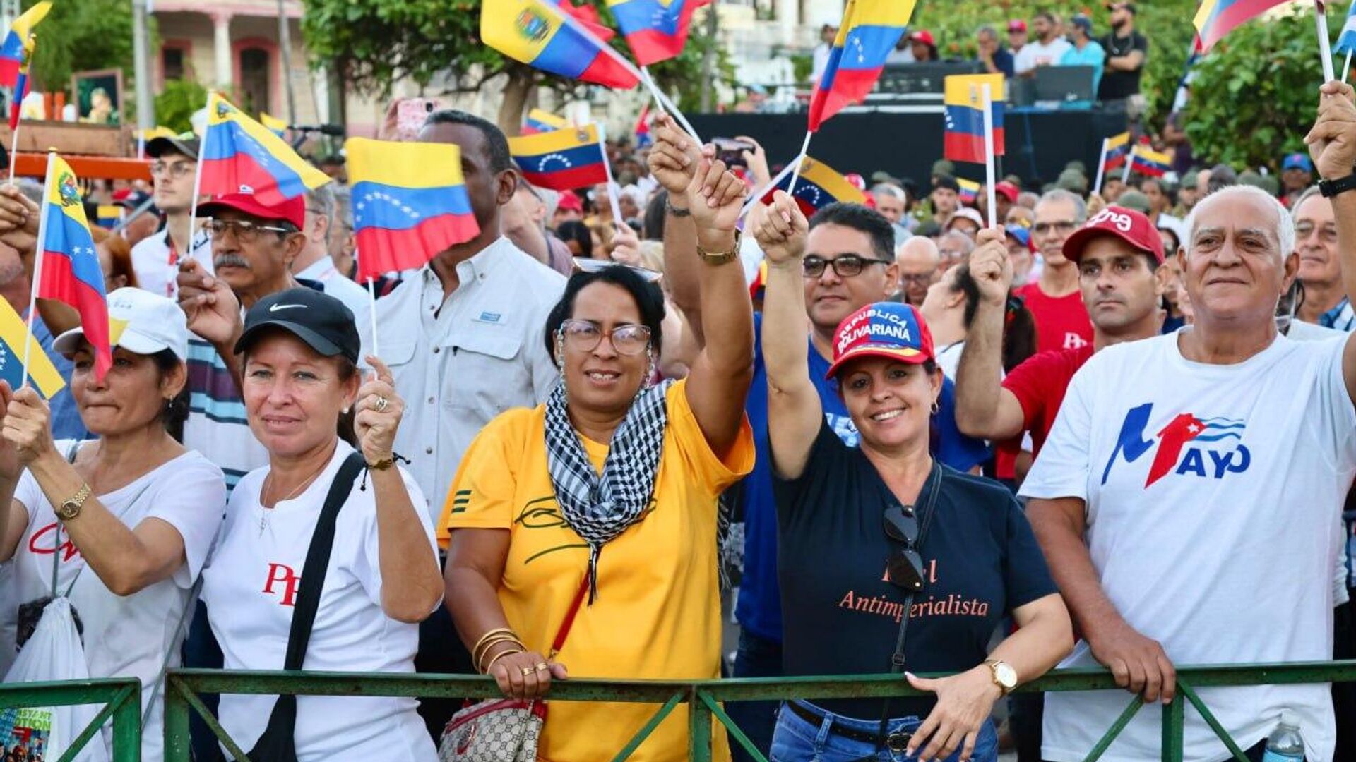 Más de 50 Más de 50 - Sputnik Mundo, 1920, 17.10.2025