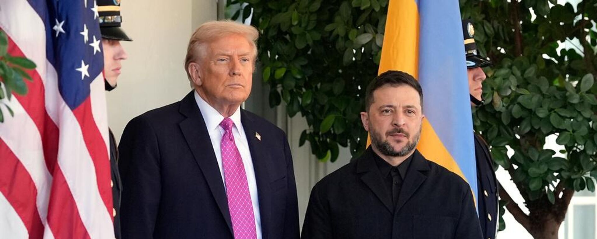 Presidente de EEUU, Donald Trump, y Volodímir Zelenski - Sputnik Mundo, 1920, 17.10.2025