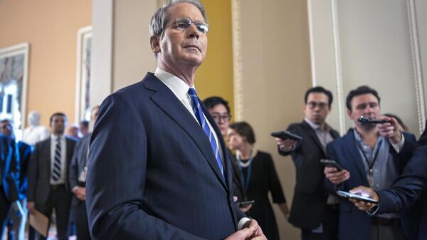 Para que vuelva a ser grande: secretario del Tesoro de EEUU confirma otra intervención en mercado cambiario argentino - Sputnik Mundo