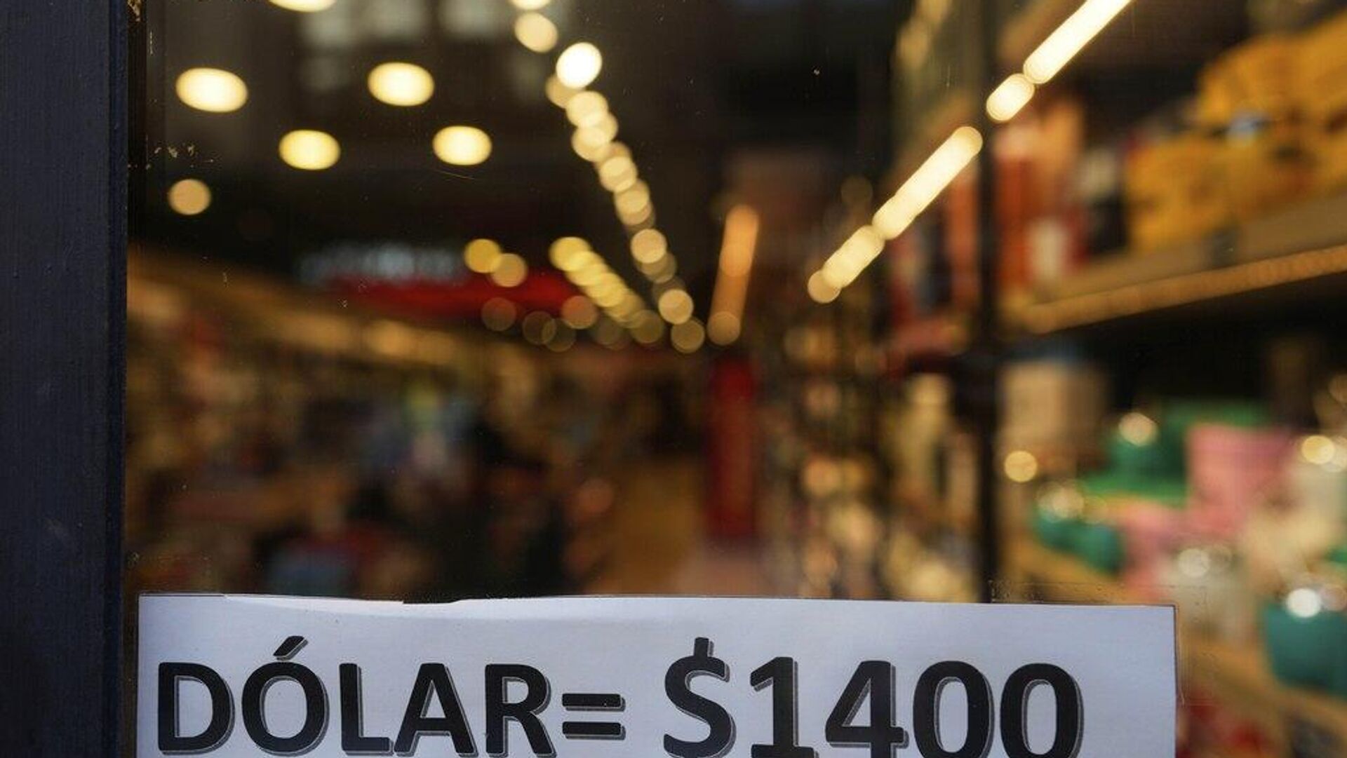 El peso argentino cae pese a impulso financiero de EEUU El peso argentino cae pese a impulso financiero de EEUU - Sputnik Mundo, 1920, 18.10.2025