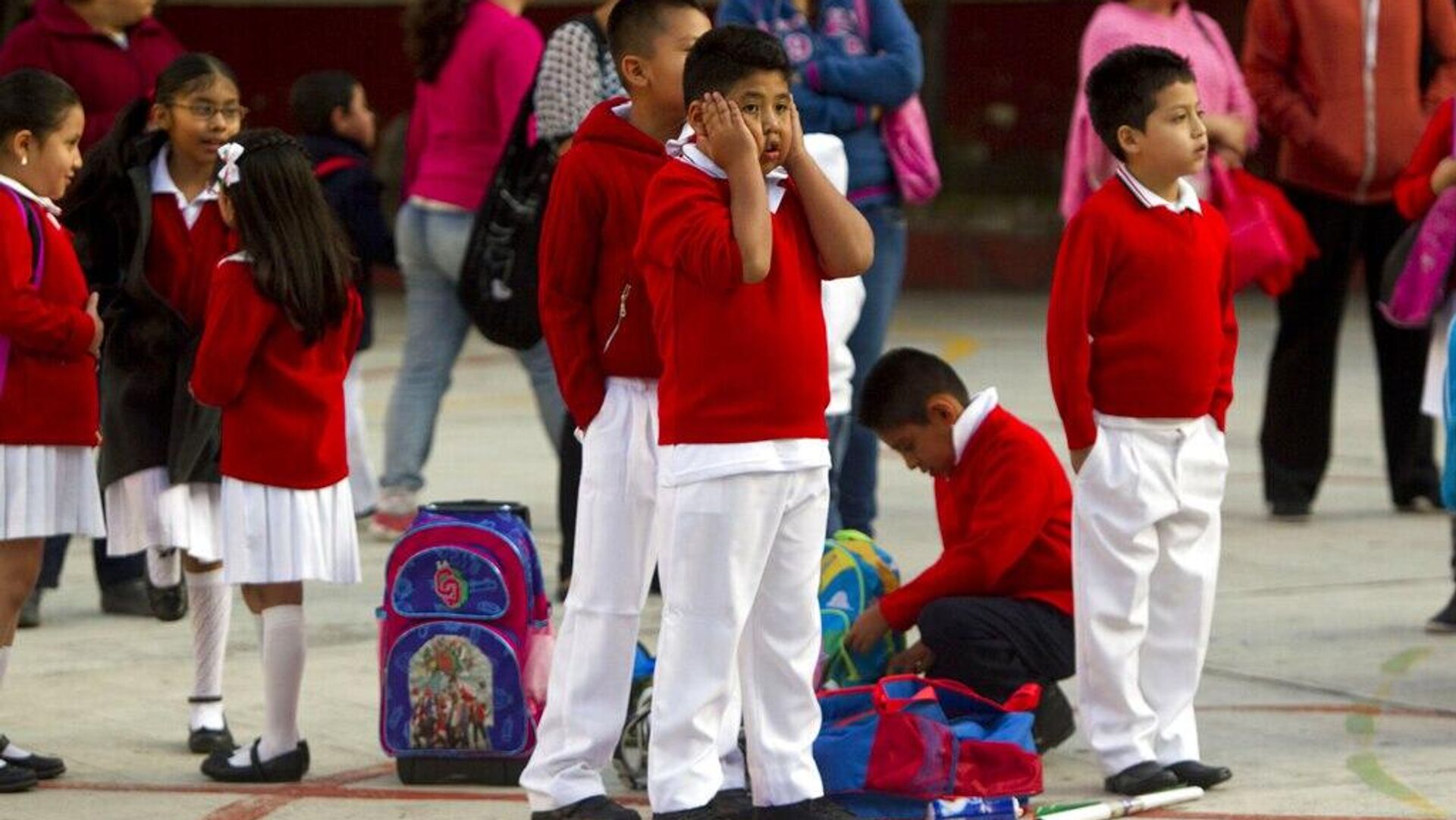 Estudiantes en México presentan rezagos importantes en matemáticas y lenguaje Estudiantes en México presentan rezagos importantes en matemáticas y lenguaje - Sputnik Mundo, 1920, 18.10.2025