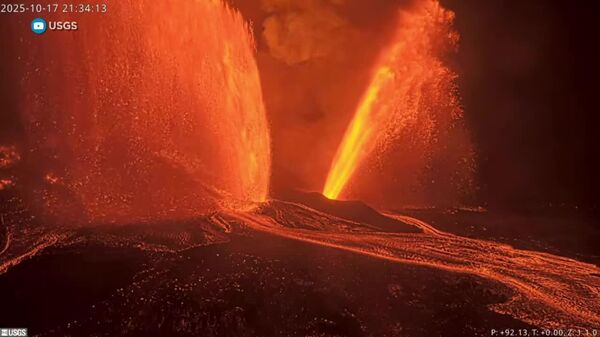 Terroríficamente hermoso: potente erupción del volcán Kilauea en Hawái - Sputnik Mundo