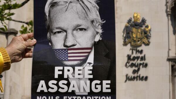 Assange pide 20 años de cárcel para su supuesto espía contratado por EEUU Assange pide 20 años de cárcel para su supuesto espía contratado por EEUU - Sputnik Mundo
