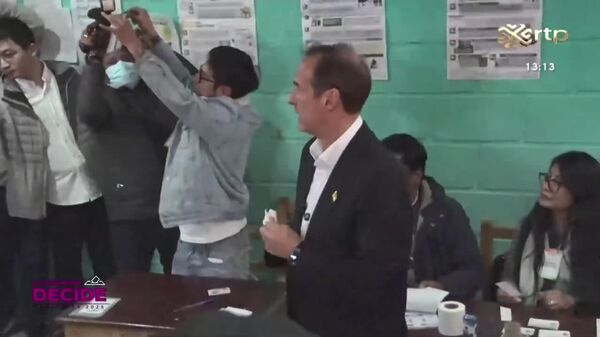 Jorge 'Tuto' Quiroga emite su voto en las presidenciales de Bolivia - Sputnik Mundo
