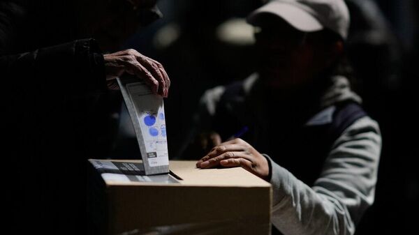 Comienza el cierre de casillas en Bolivia - Sputnik Mundo