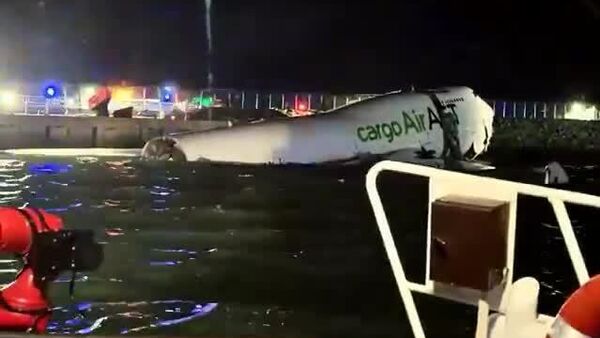 Accidente de un Boeing 747 en Hong Kong deja al menos dos muertos, según reportes - Sputnik Mundo