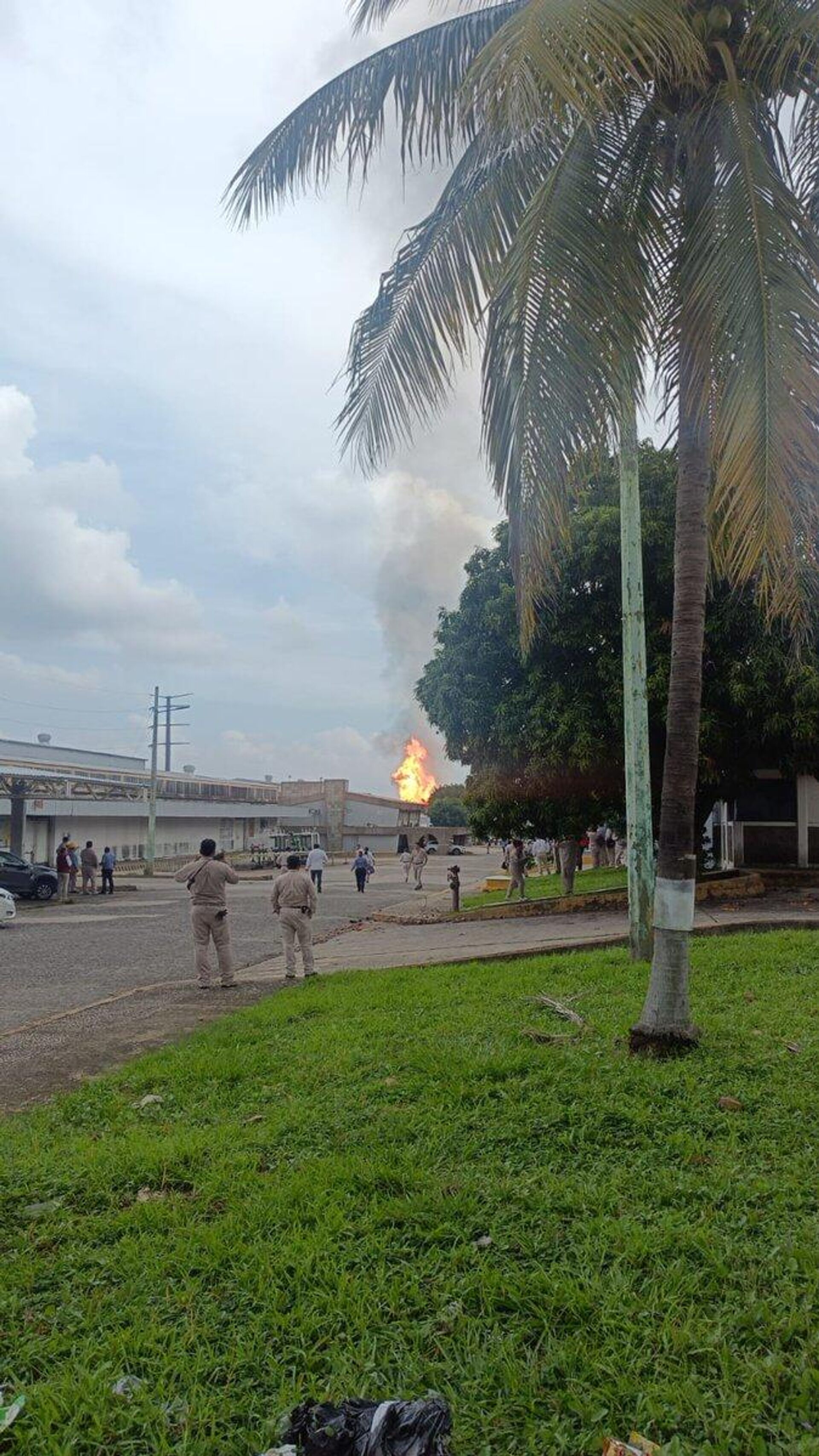 🪖 Hay cinco militares heridos por el incendio en un gasoducto al sur de México 🪖 Hay cinco militares heridos por el incendio en un gasoducto al sur de México - Sputnik Mundo, 1920, 21.10.2025