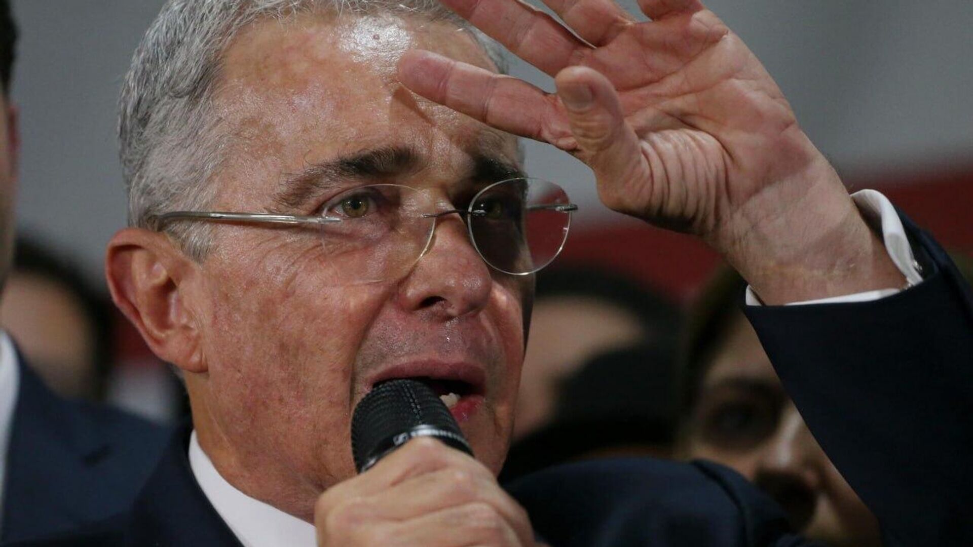 Tribunal colombiano absuelve a expresidente Uribe y elimina condena de 12 años Tribunal colombiano absuelve a expresidente Uribe y elimina condena de 12 años - Sputnik Mundo, 1920, 21.10.2025