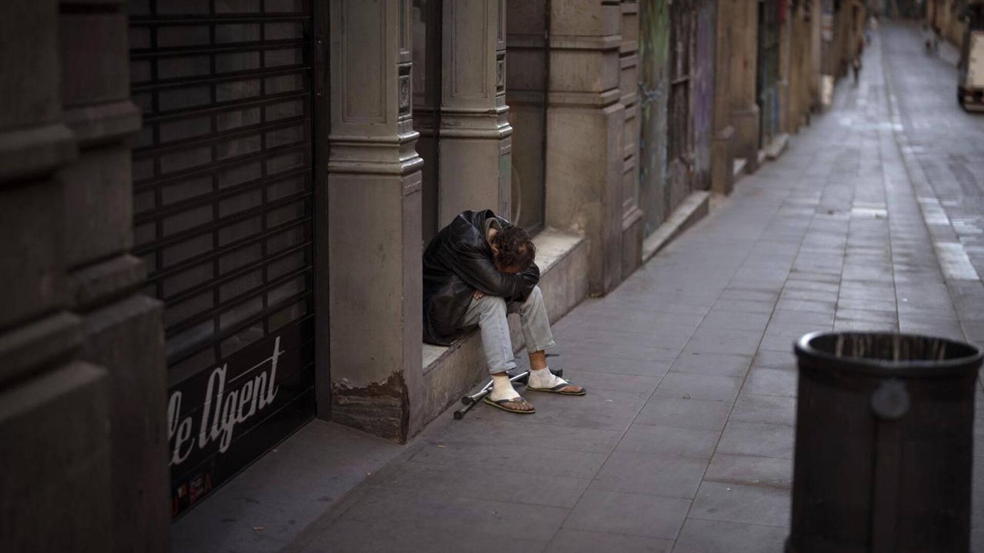 Más de 12 millones de españoles están al borde de la pobreza, advierte reporte Más de 12 millones de españoles están al borde de la pobreza, advierte reporte - Sputnik Mundo, 1920, 22.10.2025