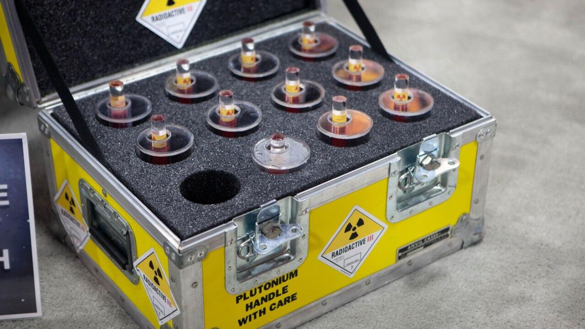 El Senado ruso aprueba la retirada del acuerdo con EEUU sobre la eliminación de plutonio militar El Senado ruso aprueba la retirada del acuerdo con EEUU sobre la eliminación de plutonio militar - Sputnik Mundo, 1920, 22.10.2025