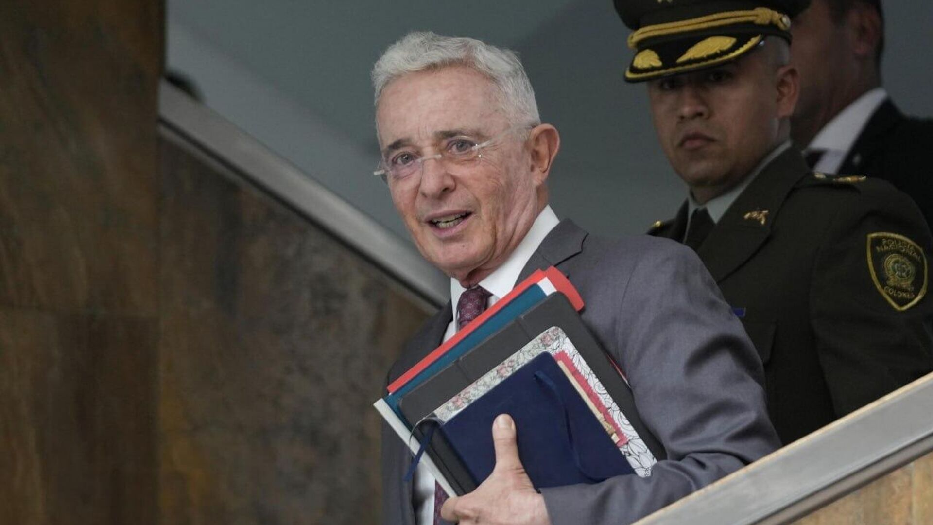¿Por qué la Justicia de Colombia decidió exonerar al expresidente Álvaro Uribe? ¿Por qué la Justicia de Colombia decidió exonerar al expresidente Álvaro Uribe? - Sputnik Mundo, 1920, 23.10.2025