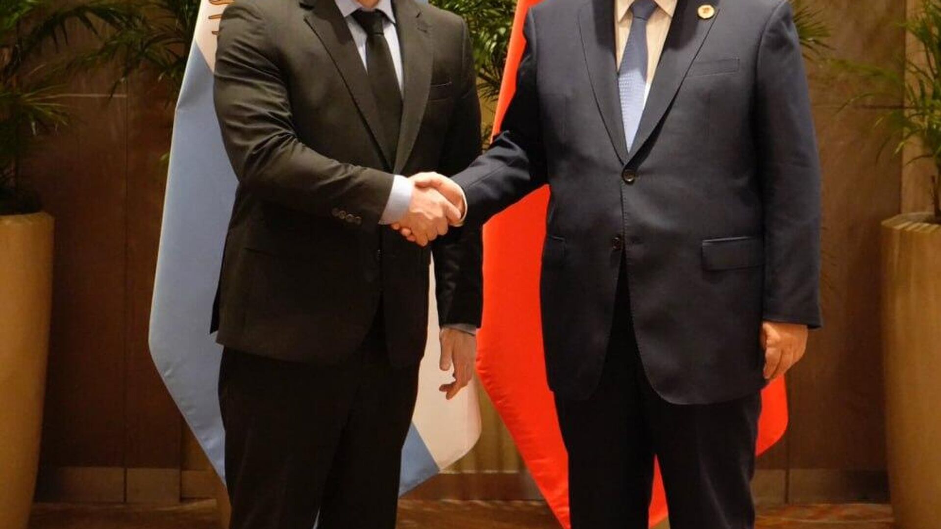 China puede optar por una estrategia de largo plazo ante el bloqueo de proyectos en Argentina China puede optar por una estrategia de largo plazo ante el bloqueo de proyectos en Argentina - Sputnik Mundo, 1920, 23.10.2025