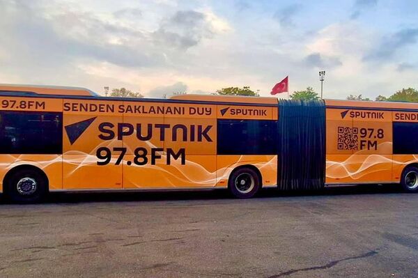 Sputnik pone en marcha autobuses con su marca en una de las principales vías de transporte de Estambul Sputnik pone en marcha autobuses con su marca en una de las principales vías de transporte de Estambul - Sputnik Mundo
