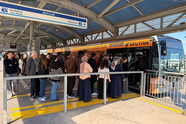 Sputnik pone en marcha autobuses con su marca en una de las principales vías de transporte de Estambul Sputnik pone en marcha autobuses con su marca en una de las principales vías de transporte de Estambul - Sputnik Mundo