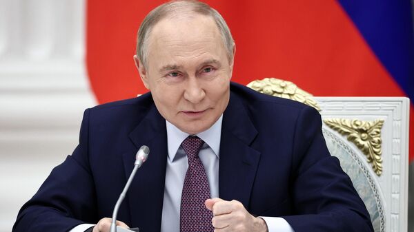 23 de octubre de 2025, el presidente ruso, Vladímir Putin, en la reunión del Consejo de la Presidencia de la Federación de Rusia sobre la implementación de la Política Demográfica y Familiar del Estado  - Sputnik Mundo