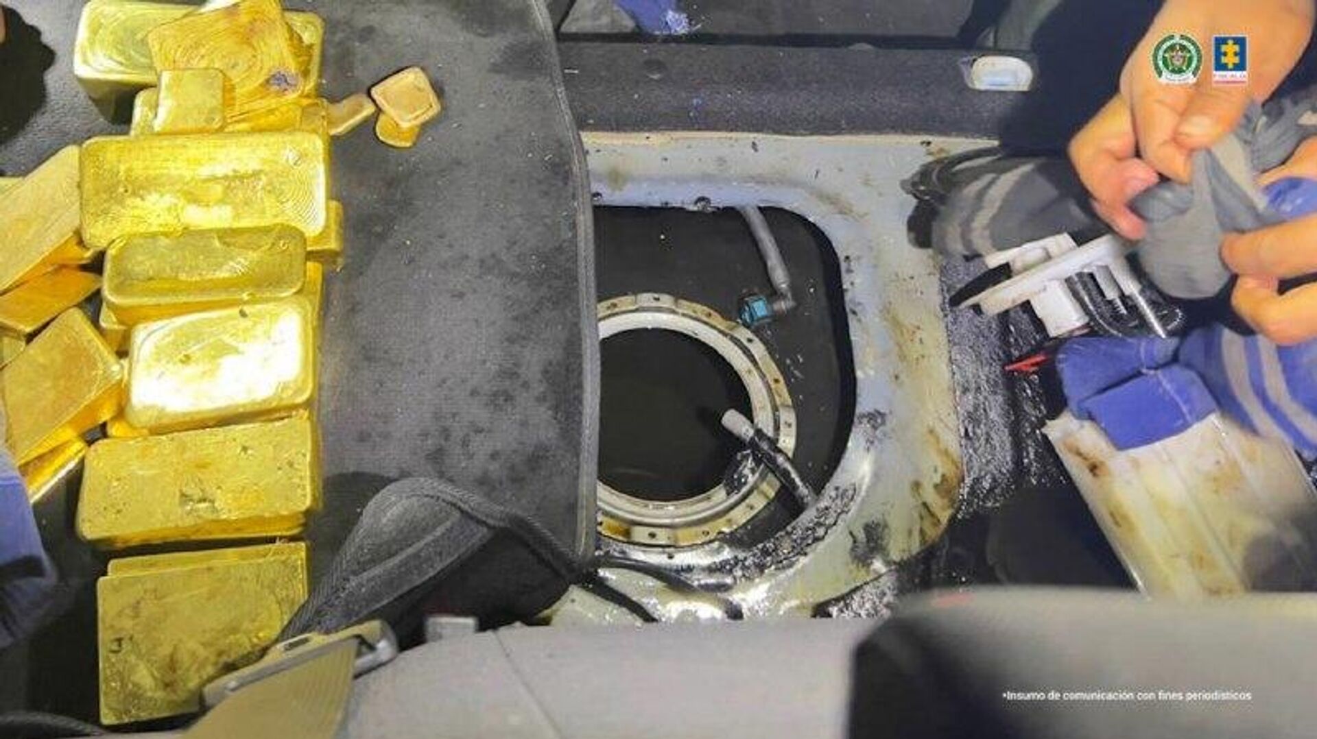 🪙 Incautan 28 lingotes de oro en Colombia que estaban escondidos en un tanque de combustible 🪙 Incautan 28 lingotes de oro en Colombia que estaban escondidos en un tanque de combustible - Sputnik Mundo, 1920, 24.10.2025