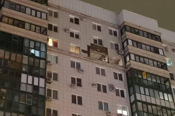 Al menos cinco personas, entre ellas un menor, heridas en un ataque ucraniano con un dron contra un edificio residencial a las afueras de Moscú, informa el gobernador - Sputnik Mundo