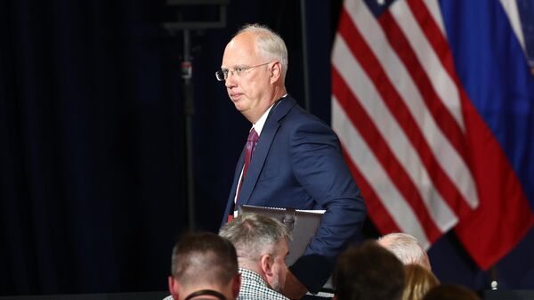 El jefe del Fondo Ruso de Inversión Directa, Kirill Dmítriev,  llega a EEUU para mantener conversaciones - Sputnik Mundo