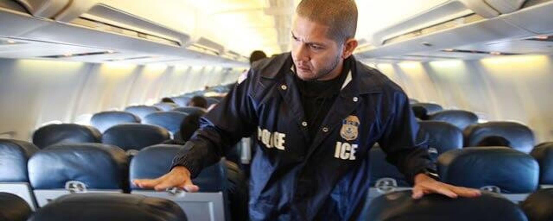 Al menos 10 mexicanos han fallecido bajo custodia del ICE o en operativos migratorios - Sputnik Mundo, 1920, 25.10.2025