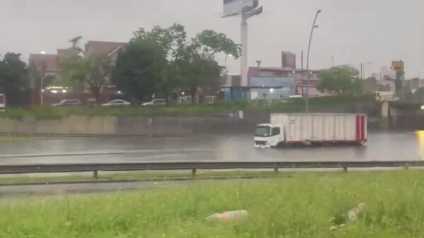 Buenos Aires bajo el agua y sin luz: severas lluvias causan emergencia - Sputnik Mundo