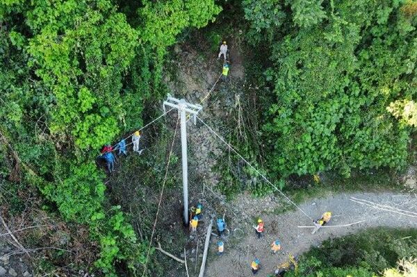 ¡Misión cumplida!: Restablecen el 100% de la electricidad en zonas afectadas por lluvias en México ¡Misión cumplida!: Restablecen el 100% de la electricidad en zonas afectadas por lluvias en México - Sputnik Mundo