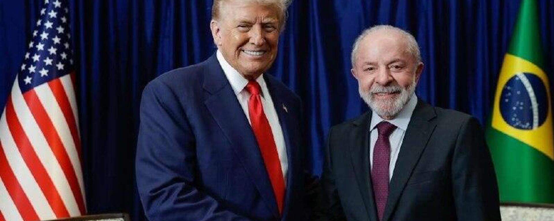 El presidente de EEUU, Donald Trump, y el presidente de Brasil, Luiz Inacio Lula da Silva, durante una reunión en Kuala Lumpur, el 26 de octubre de 2025 - Sputnik Mundo, 1920, 26.10.2025