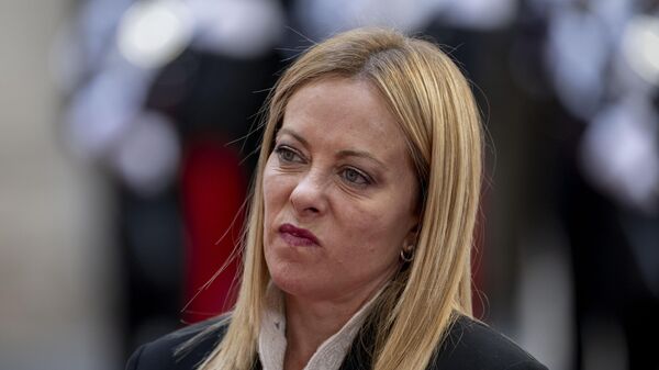 Giorgia Meloni, primera ministra italiana, llega a reunirse con el presidente de Paraguay, antes de su encuentro en el Palacio Chigi, el 14 de octubre de 2025 en Roma, Italia  - Sputnik Mundo