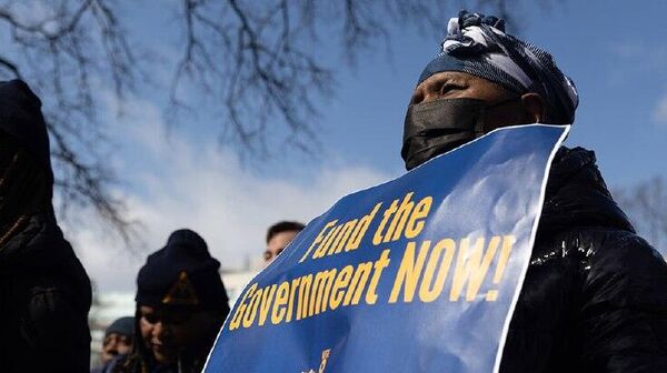 El sindicato más grande de EEUU presiona a los demócratas para que pongan fin al cierre del Gobierno - Sputnik Mundo