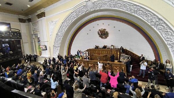 Asamblea Nacional de Venezuela declara como 'persona non grata' a la primera ministra de Trinidad y Tobago - Sputnik Mundo