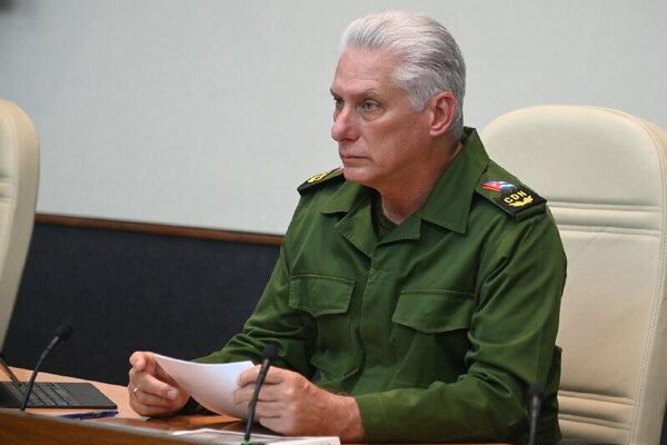 Será una noche muy difícil para toda Cuba: Díaz-Canel supervisa los preparativos ante la llegada de Melissa - Sputnik Mundo