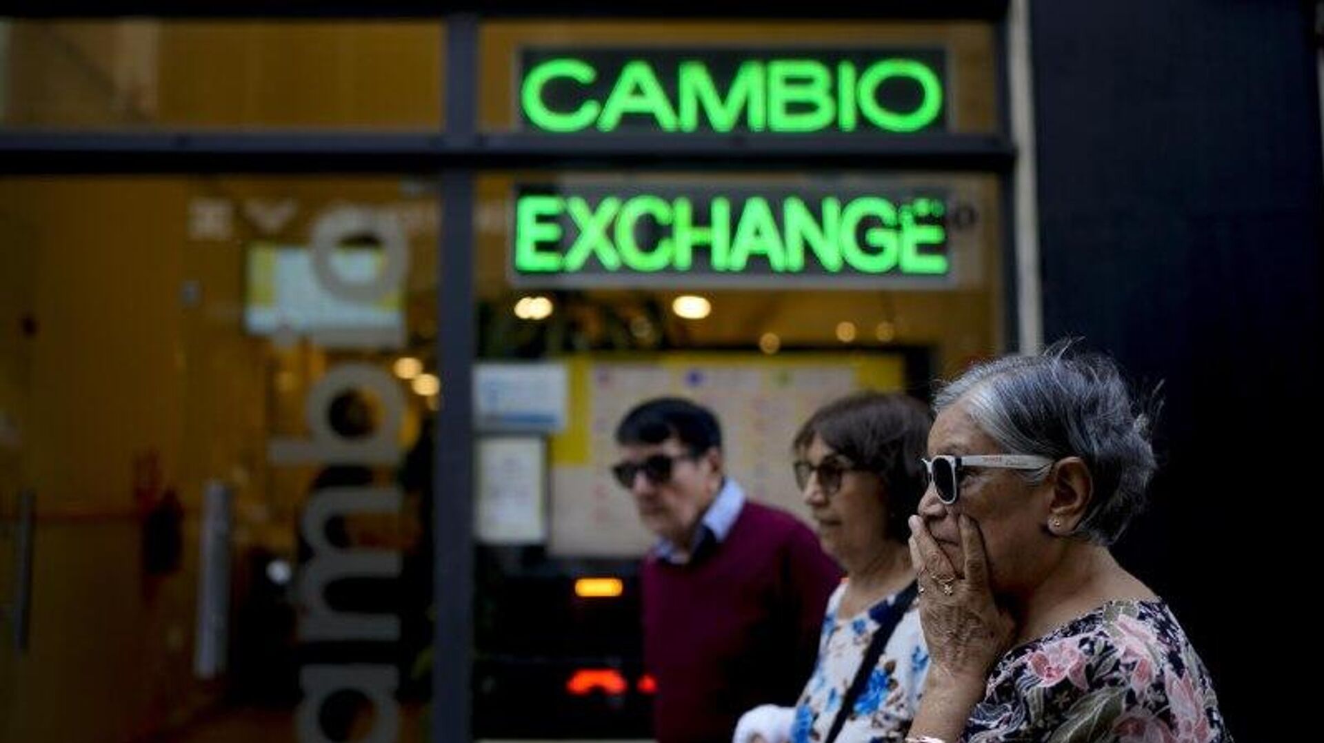 Problemas de fondo: vuelve la presión sobre el dólar en Argentina a pesar del triunfo de Milei Problemas de fondo: vuelve la presión sobre el dólar en Argentina a pesar del triunfo de Milei - Sputnik Mundo, 1920, 30.10.2025