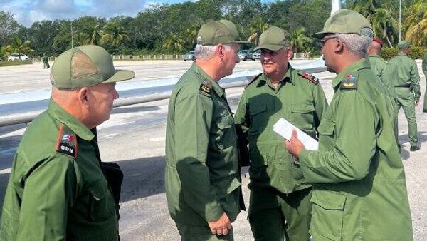 El presidente de Cuba evalúa los estragos tras el paso del huracán Melissa - Sputnik Mundo