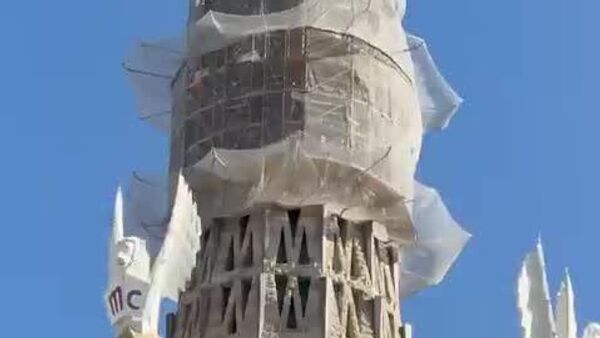 Barcelona toca el cielo: la Sagrada Familia se convierte en la iglesia más alta del mundo - Sputnik Mundo