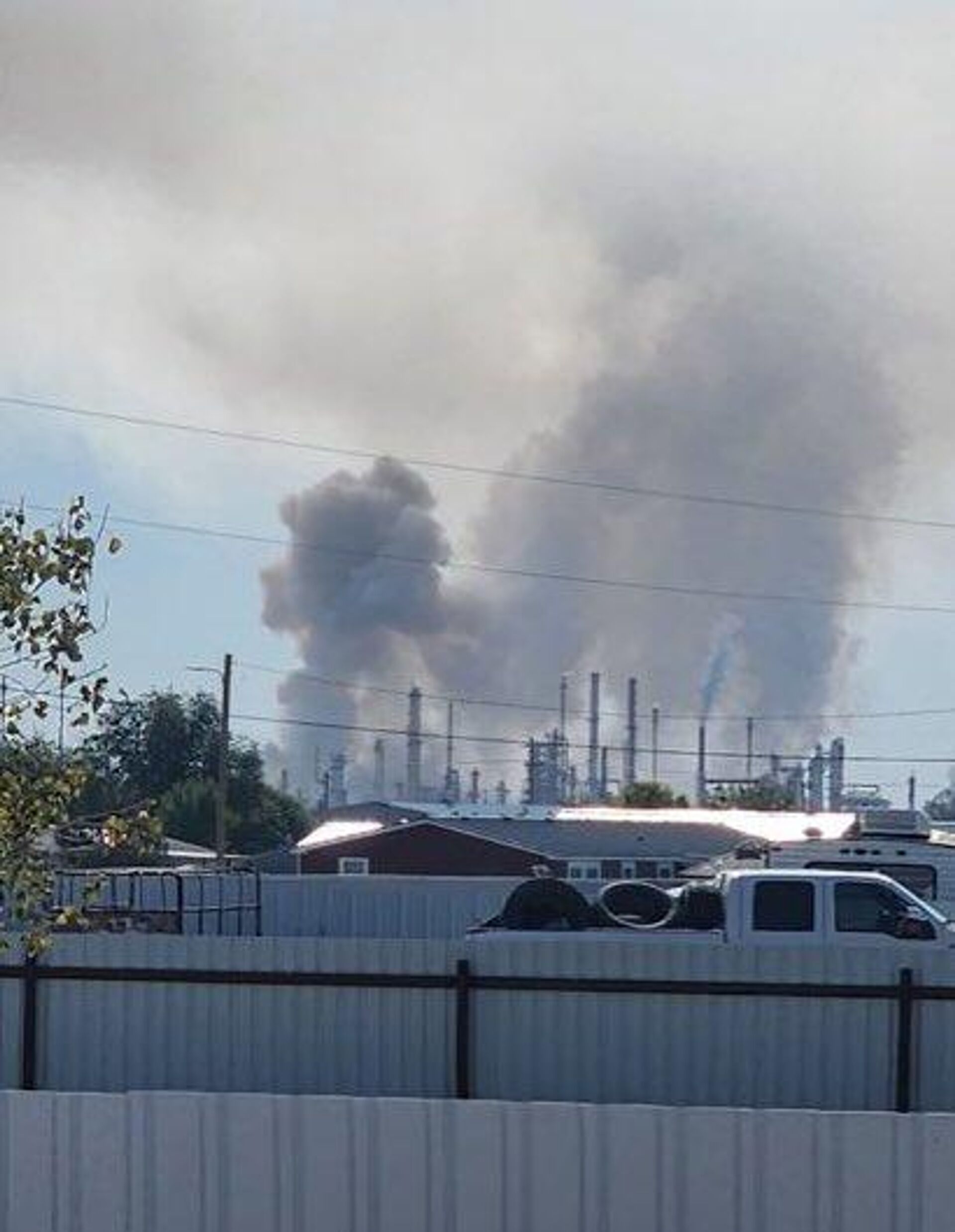 Explota una refinería en Nuevo México, reportan medios estadounidenses - Sputnik Mundo, 1920, 31.10.2025