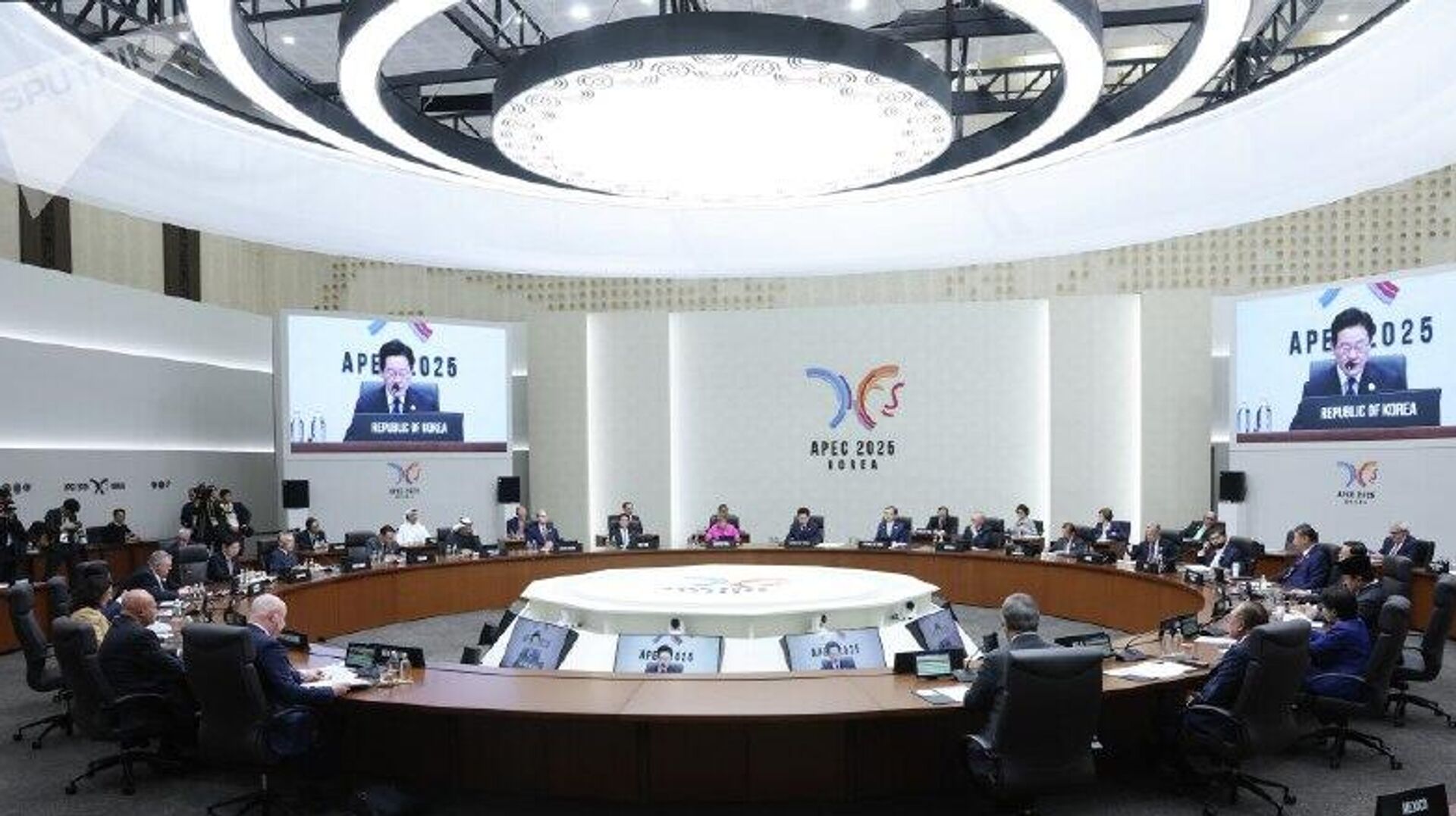 Energía e IA centran la declaración final de la cumbre de APEC, mientras Ucrania está afuera Energía e IA centran la declaración final de la cumbre de APEC, mientras Ucrania está afuera - Sputnik Mundo, 1920, 01.11.2025