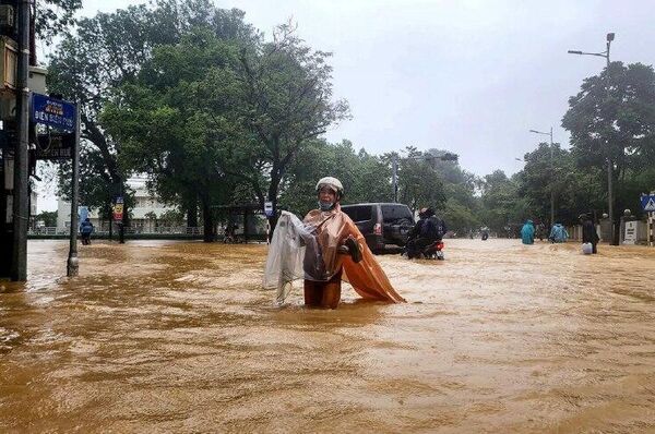 Varias provincias de Vietnam están inundadas: al menos 14 fallecidos y decenas de heridos Varias provincias de Vietnam están inundadas: al menos 14 fallecidos y decenas de heridos - Sputnik Mundo