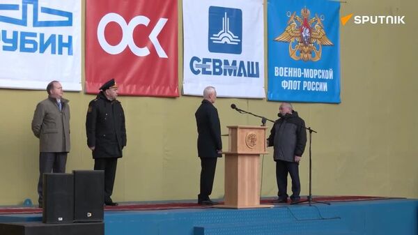 🪖 Defensa rusa publica imágenes de la botadura del submarino nuclear Khabarovsk - Sputnik Mundo