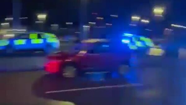 Apuñalan a varias personas en un tren de Reino Unido, informan autoridades locales - Sputnik Mundo