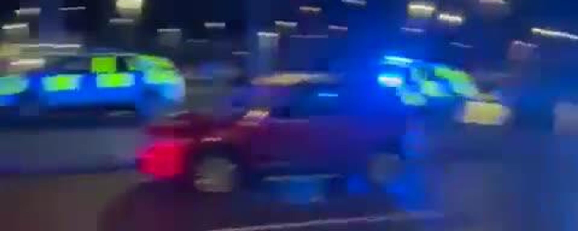 Apuñalan a varias personas en un tren de Reino Unido, informan autoridades locales - Sputnik Mundo, 1920, 01.11.2025