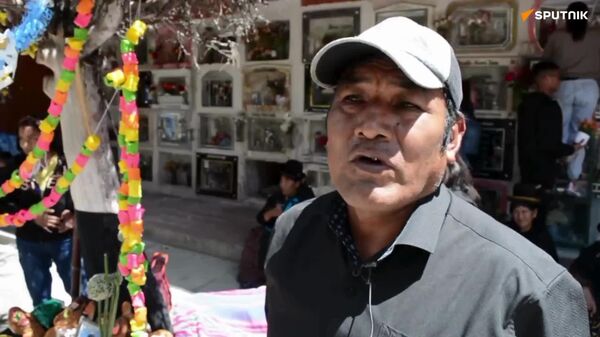 Bolivia recuerda a sus muertos con flores, música y comida - Sputnik Mundo