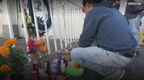 Habitantes de Hermosillo rinden homenajes a víctimas del incendio en tienda - Sputnik Mundo