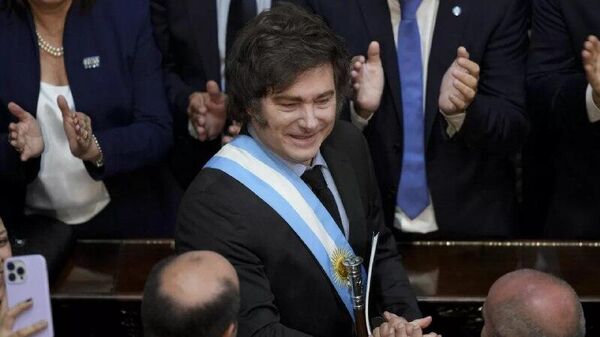 Relanzamiento de gestión: Milei profundiza los cambios en su Gabinete tras la victoria electoral - Sputnik Mundo