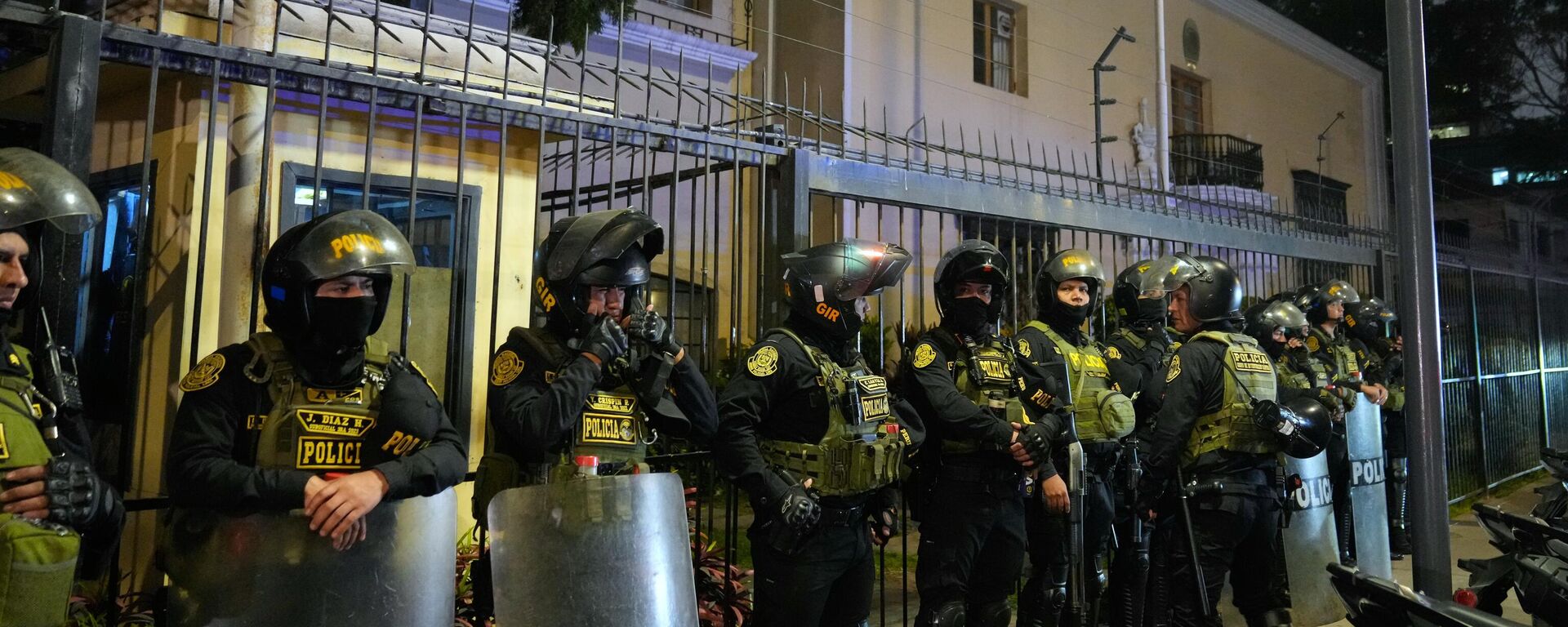 La embajada de México en Perú es resguardada por policías. - Sputnik Mundo, 1920, 04.11.2025