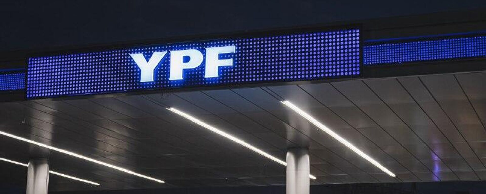 YPF alista un acuerdo para incorporar al gigante árabe XRG en el proyecto de gas natural de Argentina - Sputnik Mundo, 1920, 05.11.2025
