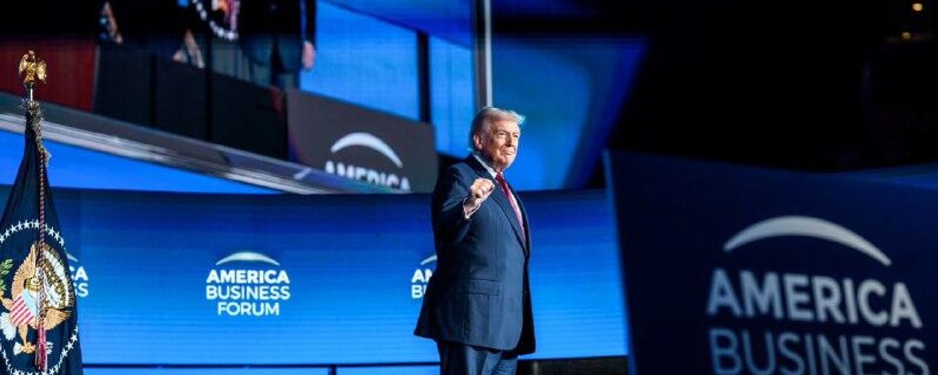 Trump sugiere que su Gobierno estaría trabajando en un plan de desnuclearización junto con Rusia y China - Sputnik Mundo, 1920, 05.11.2025