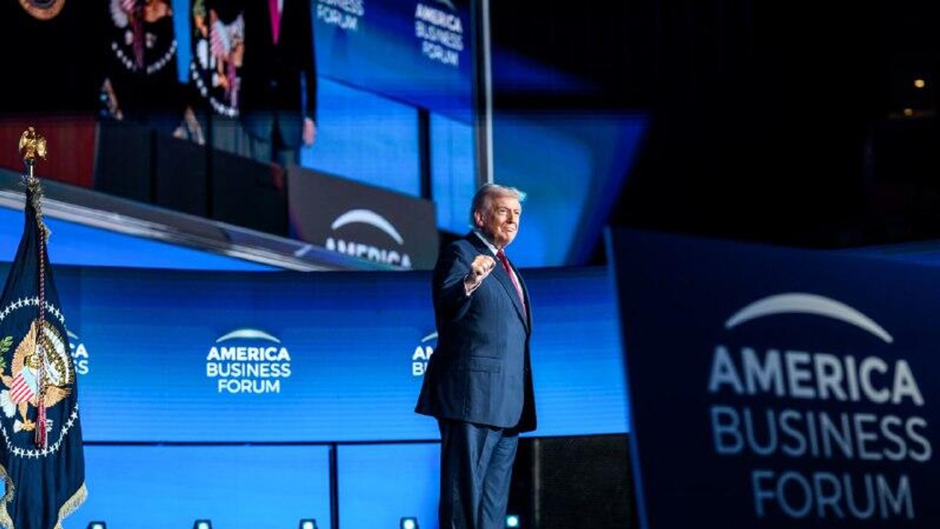 Trump sugiere que su Gobierno estaría trabajando en un plan de desnuclearización junto con Rusia y China Trump sugiere que su Gobierno estaría trabajando en un plan de desnuclearización junto con Rusia y China - Sputnik Mundo, 1920, 05.11.2025