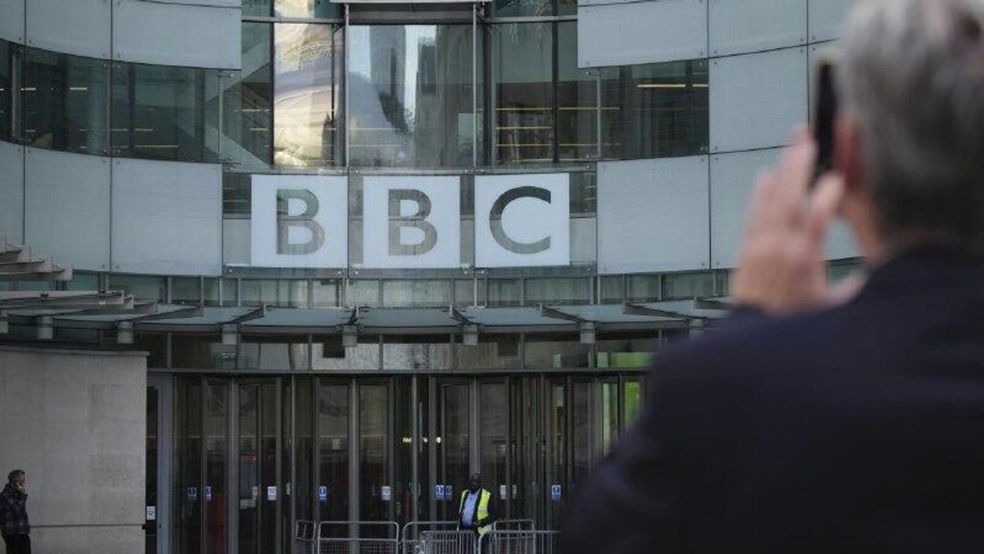 Ente regulador británico pide investigar a la 'BBC' por las acusaciones de sesgo y censura en su cobertura internacional Ente regulador británico pide investigar a la 'BBC' por las acusaciones de sesgo y censura en su cobertura internacional - Sputnik Mundo, 1920, 06.11.2025