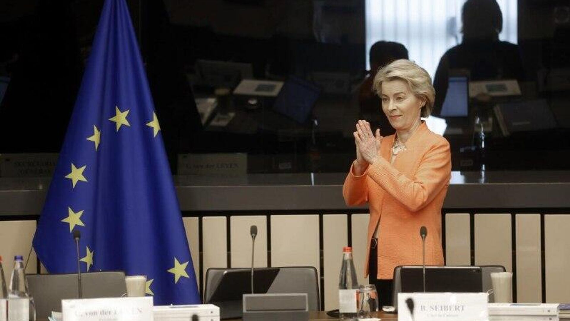 La jefa de la Comisión Europea declina participar en la cumbre CELAC-UE alegando un bajo nivel de representatividad La jefa de la Comisión Europea declina participar en la cumbre CELAC-UE alegando un bajo nivel de representatividad - Sputnik Mundo, 1920, 06.11.2025