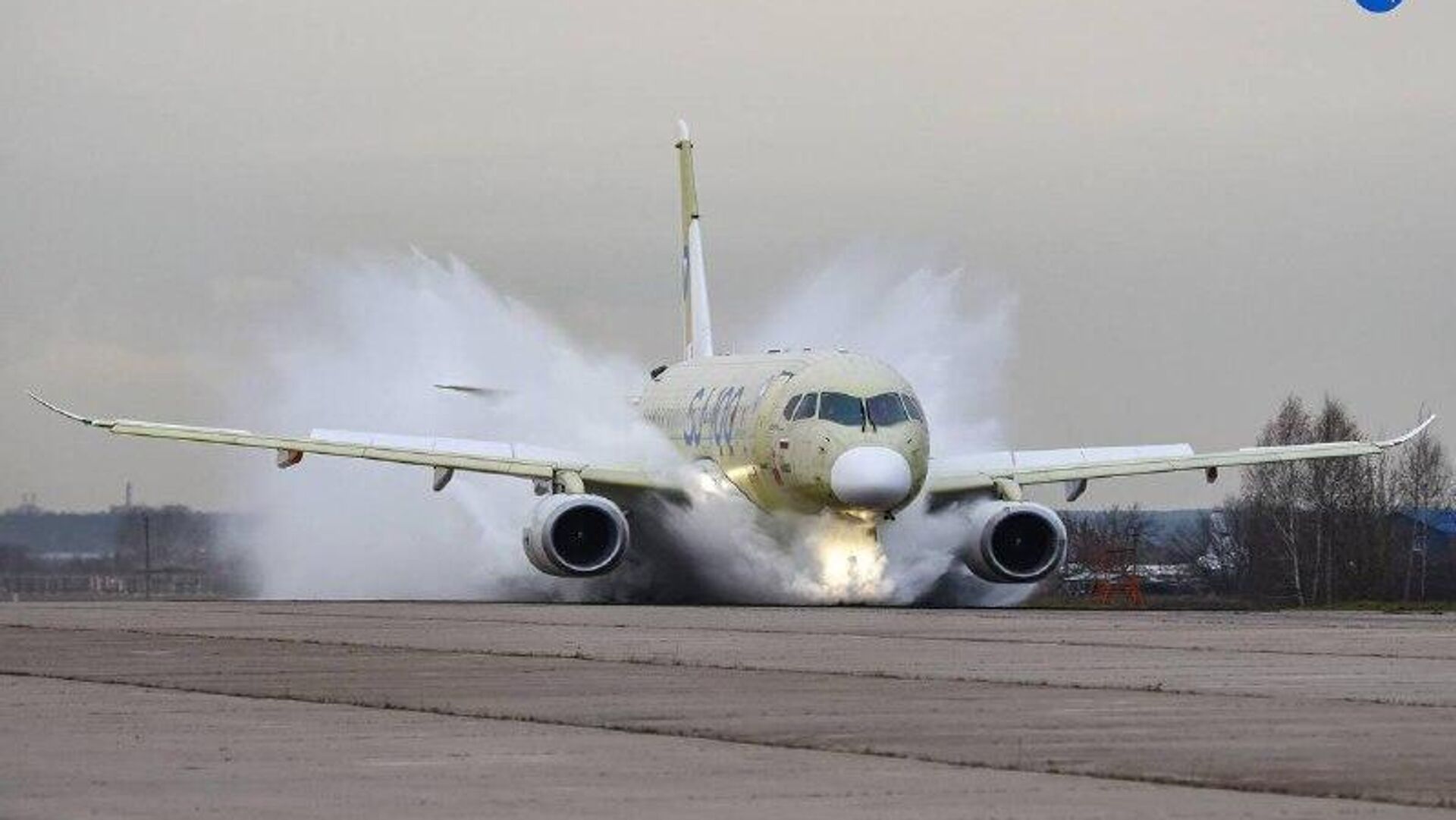 El Superjet equipado con motores PD-8, supera con éxito las pruebas de protección contra el agua El Superjet equipado con motores PD-8, supera con éxito las pruebas de protección contra el agua - Sputnik Mundo, 1920, 07.11.2025